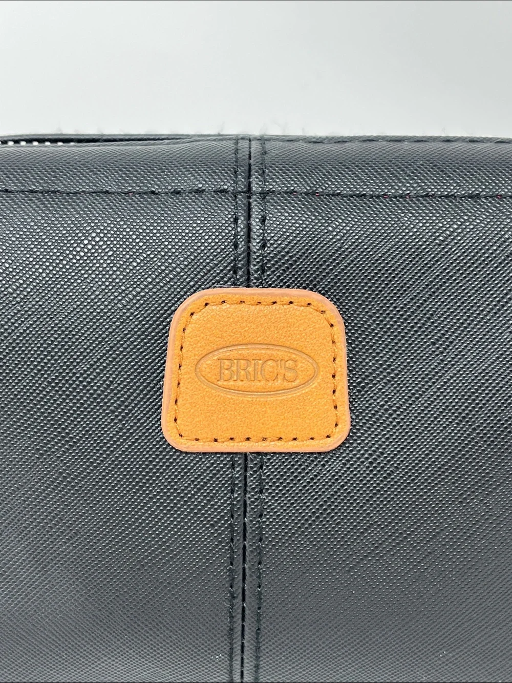 BRIC’S TRAVEL TOILETRY ZIPPER BAG QATAR AIRLINES BLACK AND TAN